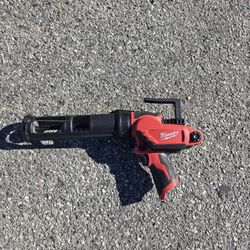 Milwaukee M12 Cordless Caulk and Adhesive Gun