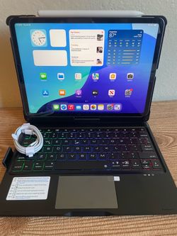 iPad Pro 11” (M2 chip / 2022 model) 4th Generation 128GB with  keyboard case and stylus pen