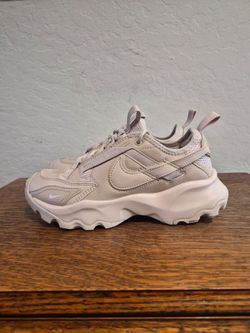 Nike TC 7900 Fashion Sneakers
Women's Size US 5