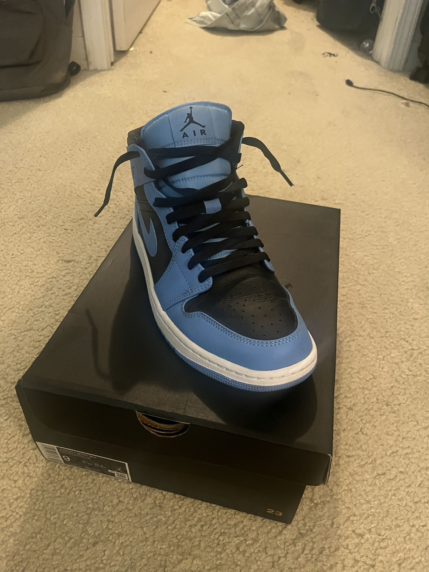 Air Jordan 1 Mid
