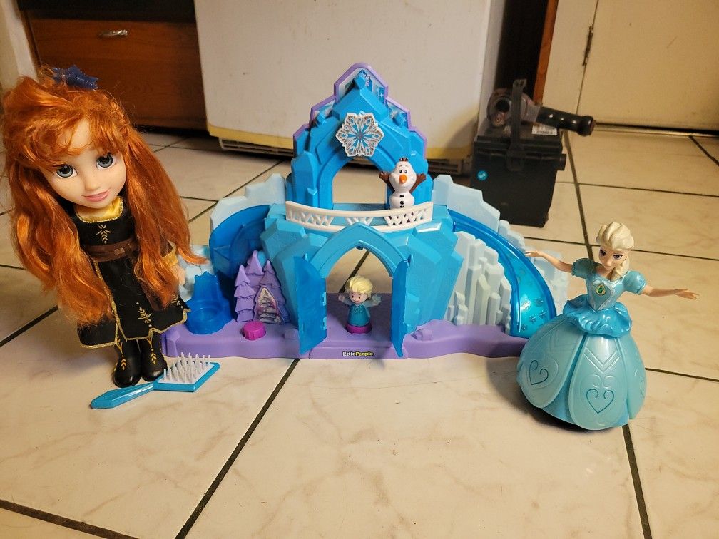 LittlePeople Frozen Castle Including Olaf, Anna Doll And Elsa Singing Toy