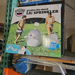 Gordon The Shark Little Sprinkler