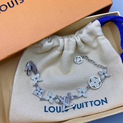 New 18k Stainless Steel Silver Comes Only With Dust Bag 