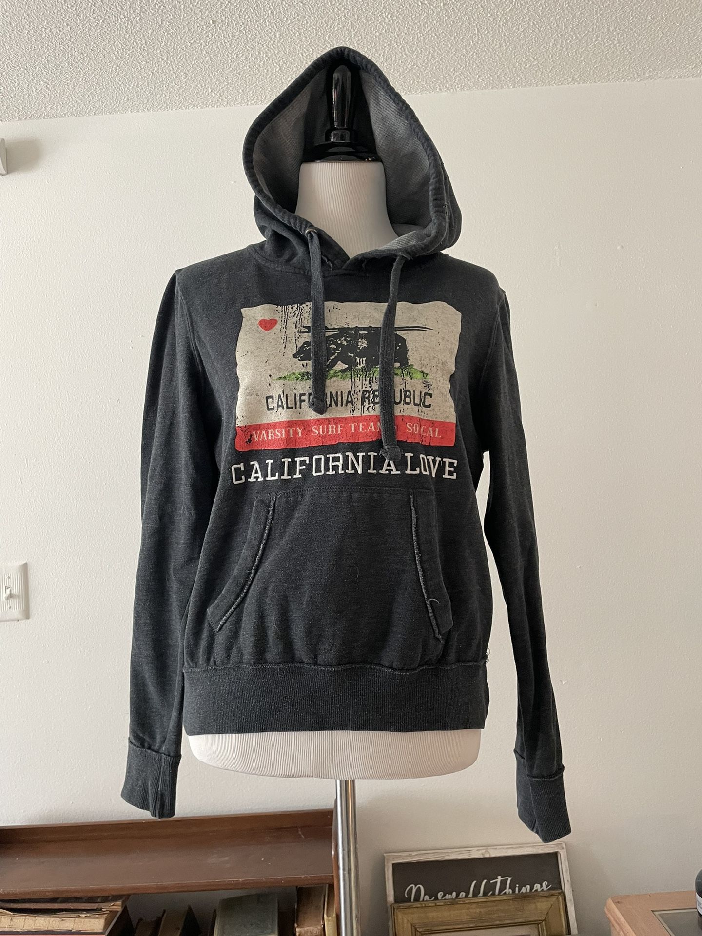 California Republic graphic hooded sweatshirt Size Large In Women’s