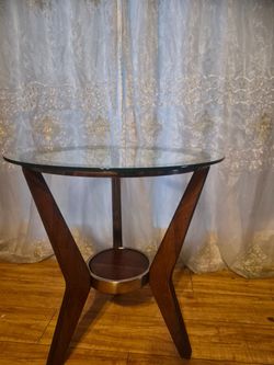Round glass table/accent table