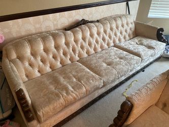 Vintage style couch an love seat