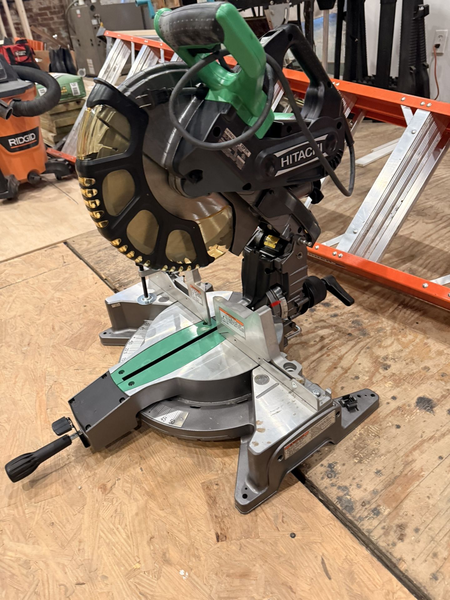 Hitachi 12in Dual Bevel Miter Saw