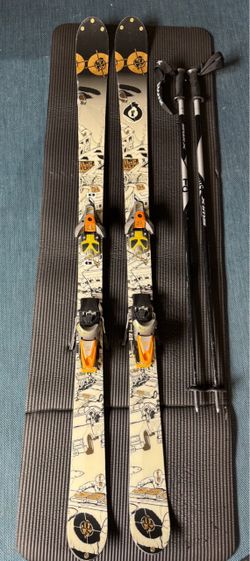 Skis/poles