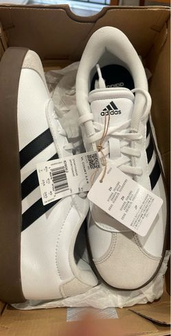 Adidas VL Court 3.0 K sneakers with black stripes and a gum sole.