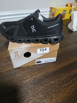 On Cloud Size 9.5 Women