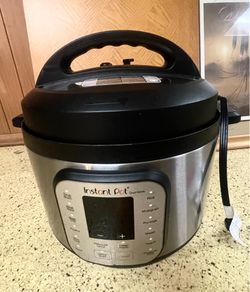 Like New Instant Pot Duo Nova 10 Qt Pressure Cooker + Accessories