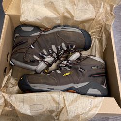 KEEN Hiking Boots 