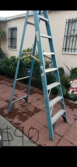 Excellent condition, 8 feet and more sizes available fiberglass ladders 🪜