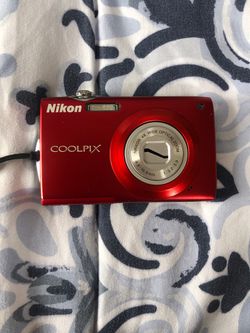 Nikon Coolpix S205 Digital camera (Red)