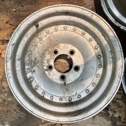 Vintage Chevrolet, five lug rims