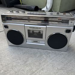 ION Audio Boombox Deluxe Stereo with Bluetooth AM/ FM Radio