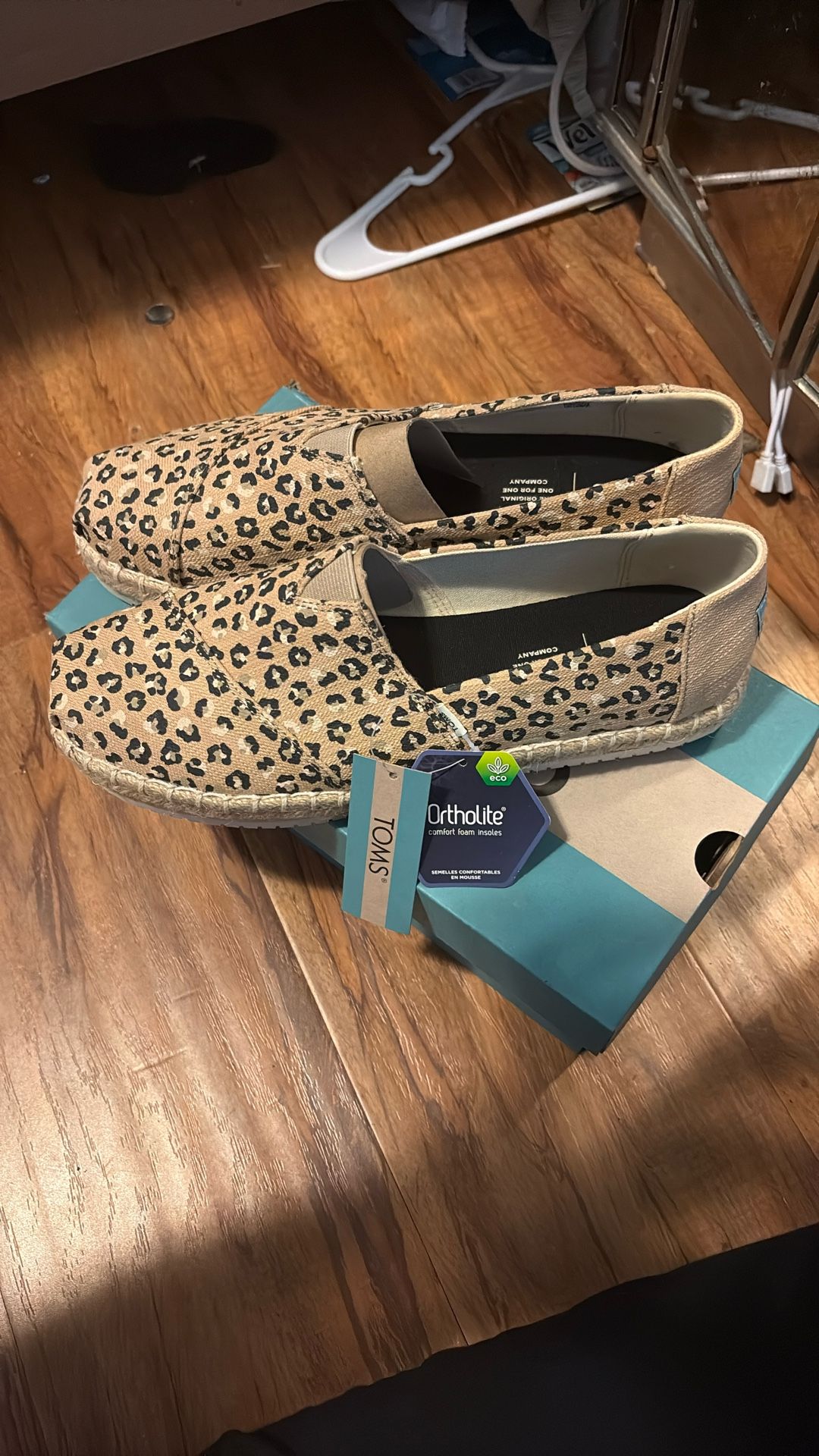 TOMS WOMEN SIZE 9w