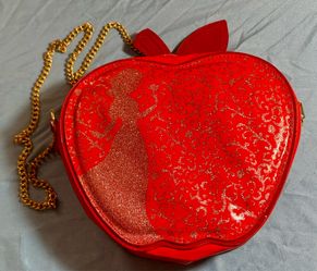 Disney Parks Rare Retired Snow White Red Apple Gold Chain Crossbody Purse Bag