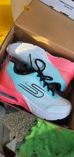 New Skechers Girls Shoes. Size 13