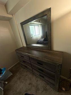King size Bedroom set- Excellent condition