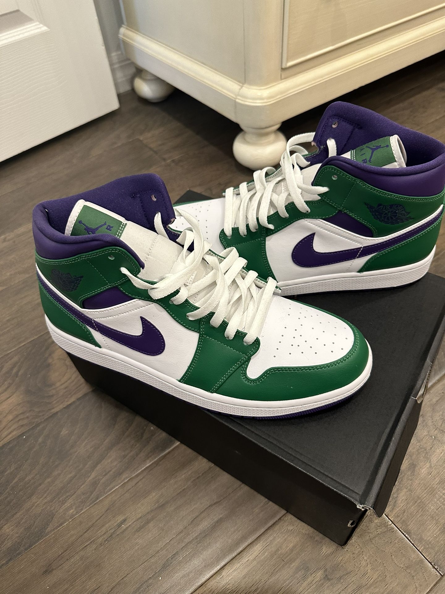 Jordan 1 Mid Incredible Hulk Size 12