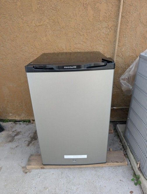 mini fridge - good working condition