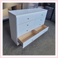 Eight drawers dresser
