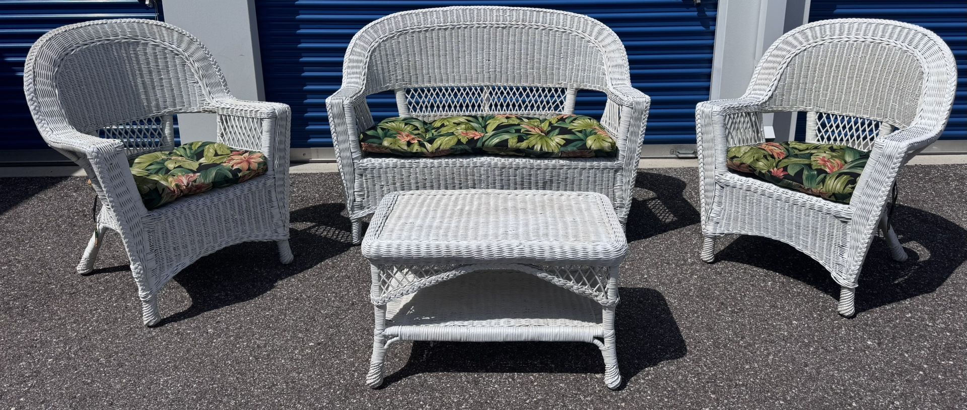 WICKER PATIO SET LOVESEAT CHAIRS AND COFFEE TABLE SET
