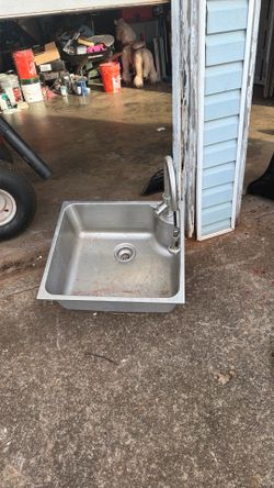 Utility sink faucet