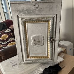 BEAUTIFUL VINTAGE INDUSTRIAL METAL CABINET