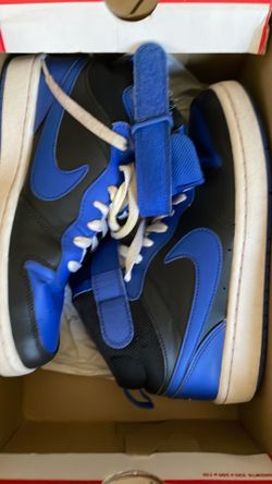 Nike borough shoes size 6 youth size $15