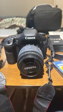 Canon EOS 7D DSLR Package