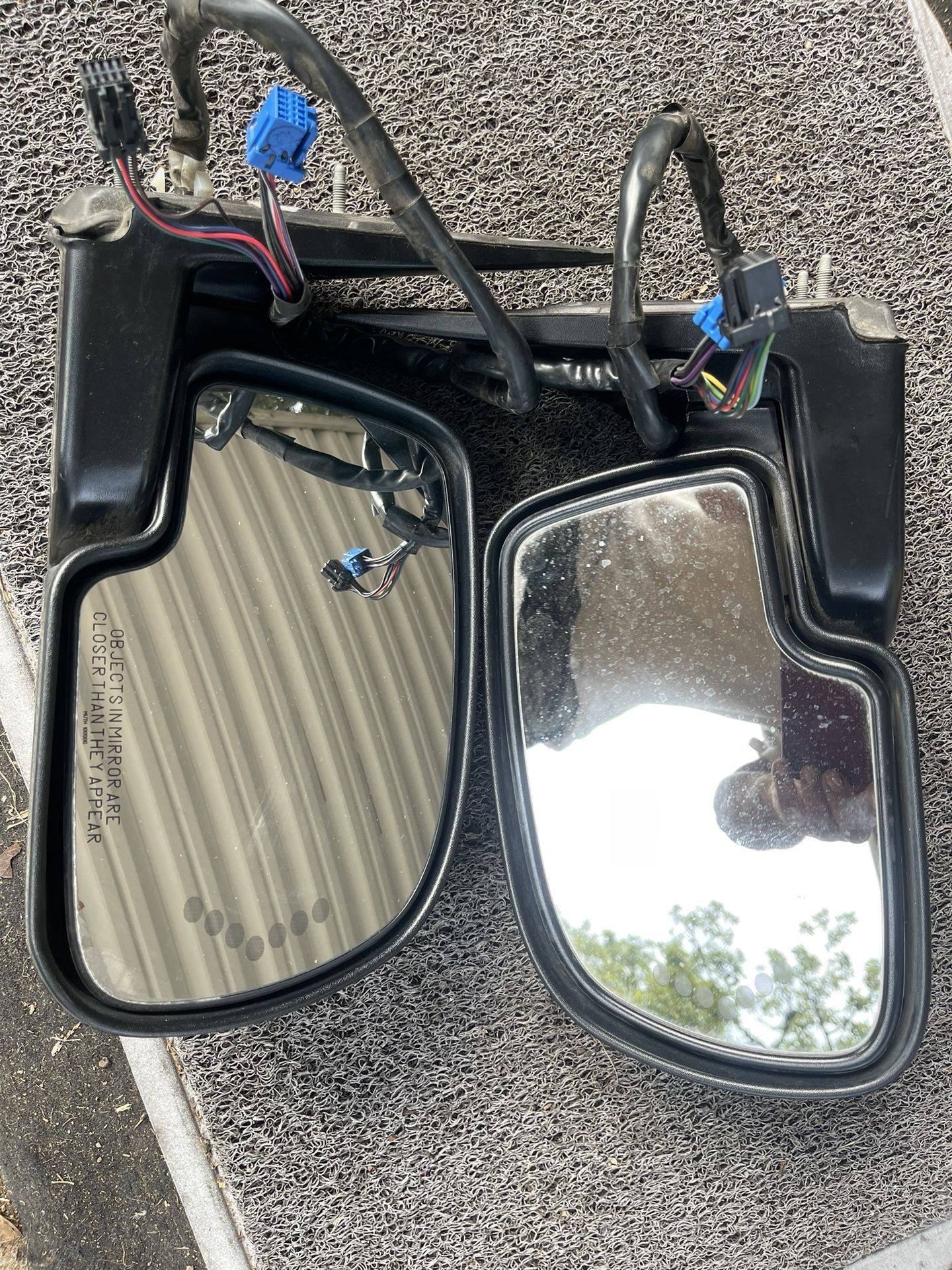 Left And Right Power Folding Mirrors With Heat And Turn Signals For A 2003-2006 SILVERADO