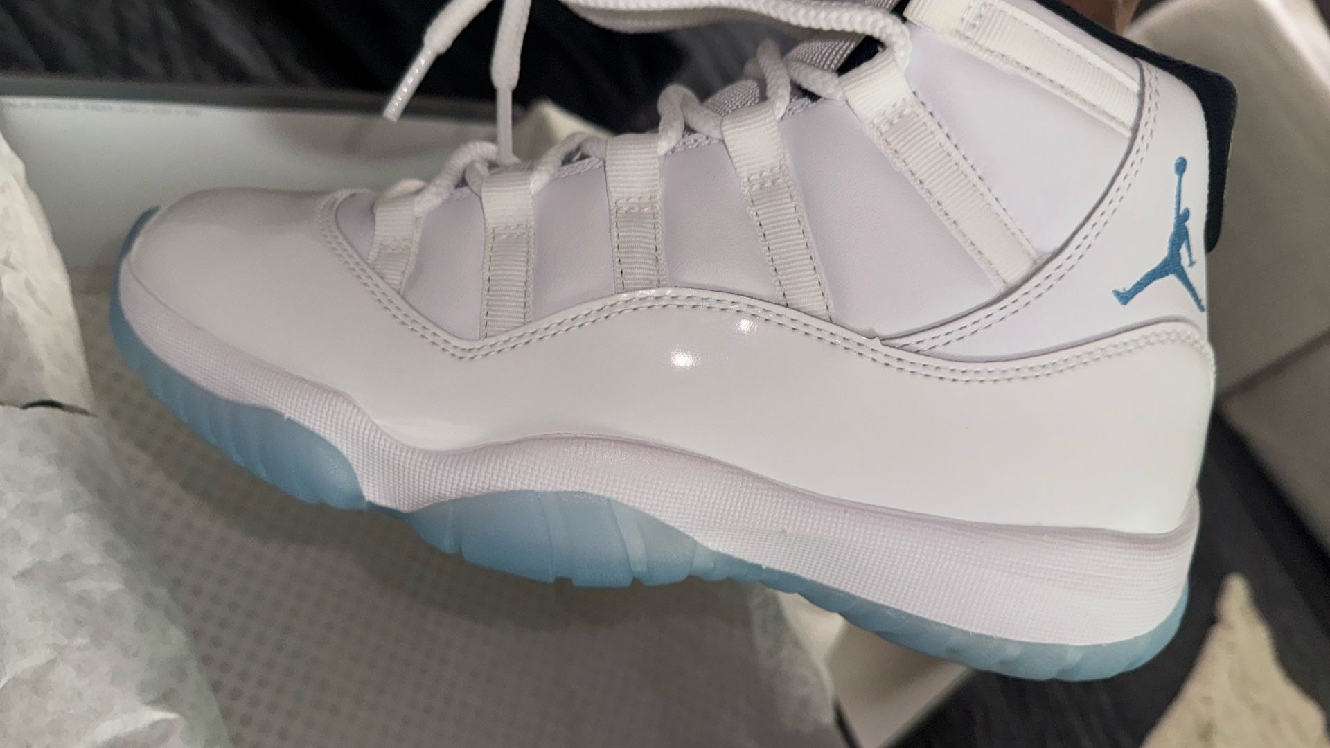 Jordan 11 RETRO - Legend Blue - Men’s 9 - $150💵Cash Only