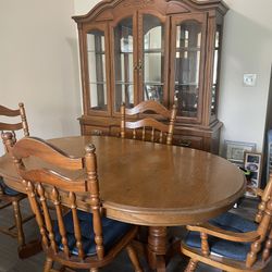 Dinning Room Table And Hutch. (Free)