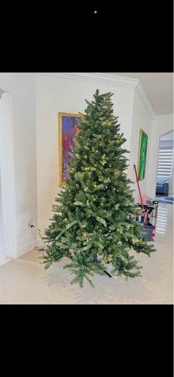 Pre-lit 7ft Christmas tree