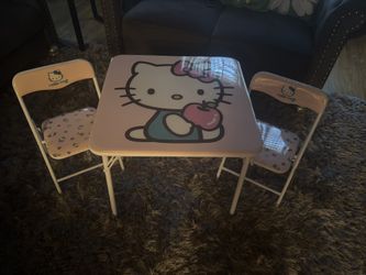 Hello Kitty Table & 2 Chair Set
