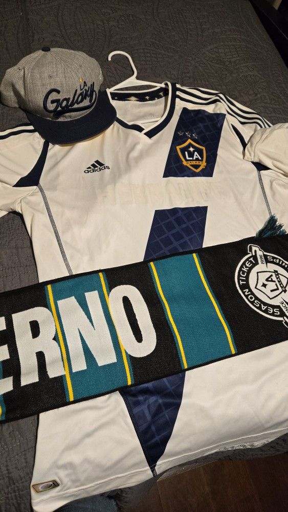 LA Galaxy Jersey Hat And Scarf