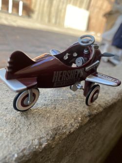 HERSHEY'S MINIATURE DIE-CAST PEDAL PLANE METAL 1:18 SCALE LIMITED EDITION NIB
