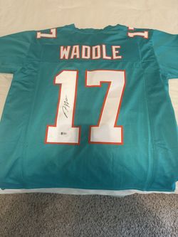 Jaylen Waddle Autographed Jersey!!