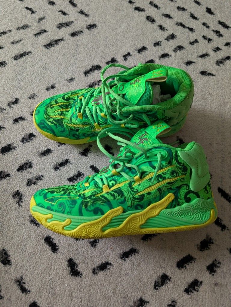 Puma Lamelo Ball MB.03 LA France Size 6 Junioy