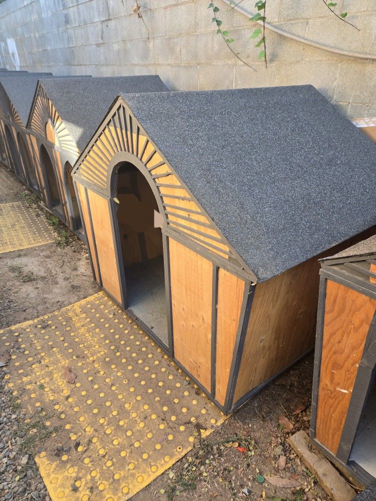 XL Dog House (Tall Door)