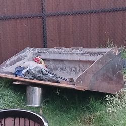 Bobcat Forks And Bucket Used but in great condition open to offers