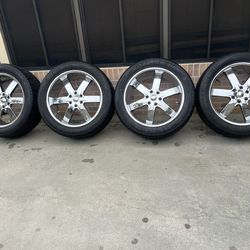 Rines 22 Chevy Silverado $850 obo llantas 305 45 22 con el 95% de Vida