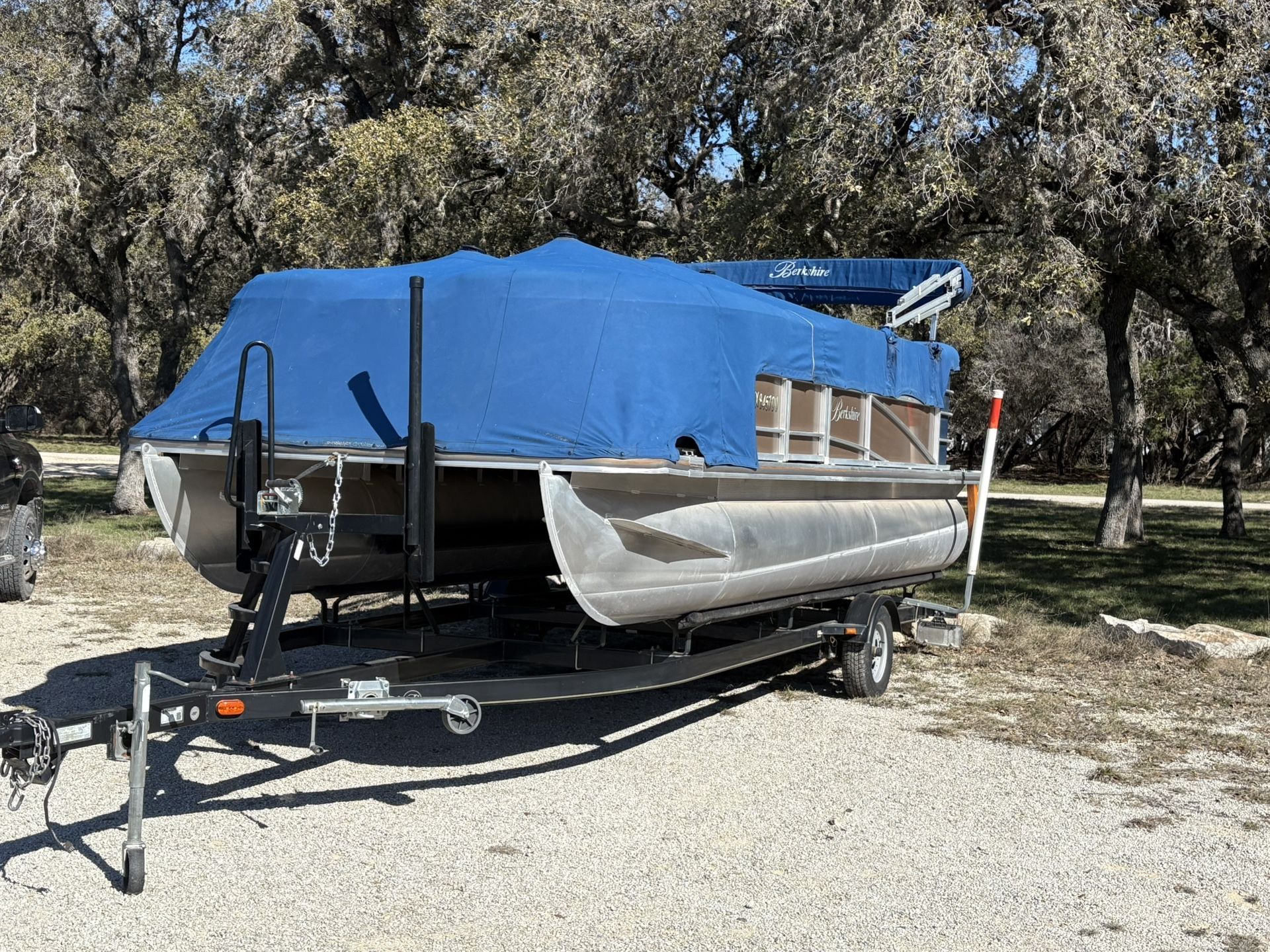 21ft Berkshire 2014 Pontoon Boat, 210CL 4stroke