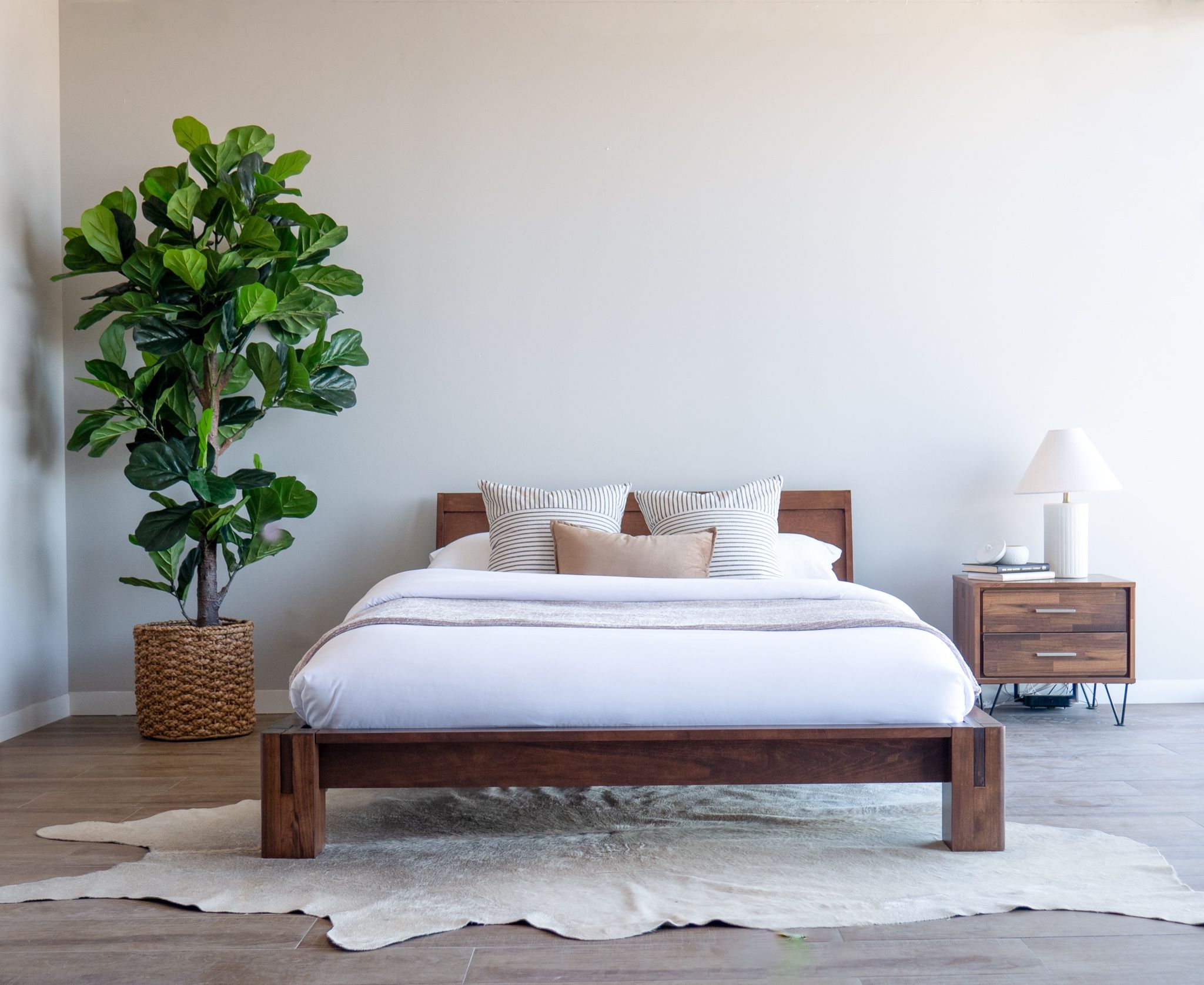 Queen Bed Thuma