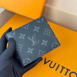 2 LV Monograms