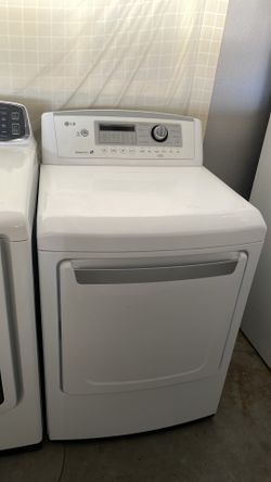 WHITE LG GAS DRYER!!!