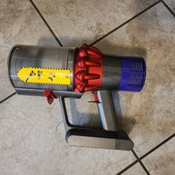 Dyson Cyclone V10 Motorhead Lightweight Cordless Stick Vacuum Cleaner

