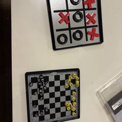 Mini Magnetic Games Set – Chess + Tic-Tac-Toe
